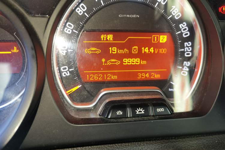 Used Citroen C5 2013 2.0L Automatic Luxury Model Odometer Close Up