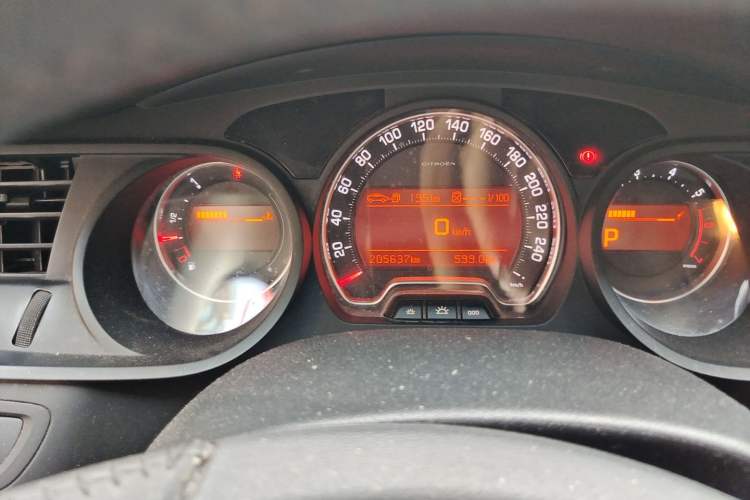 Used Citroen C5 2013 2.3L Automatic Enjoyment Model Odometer Close Up