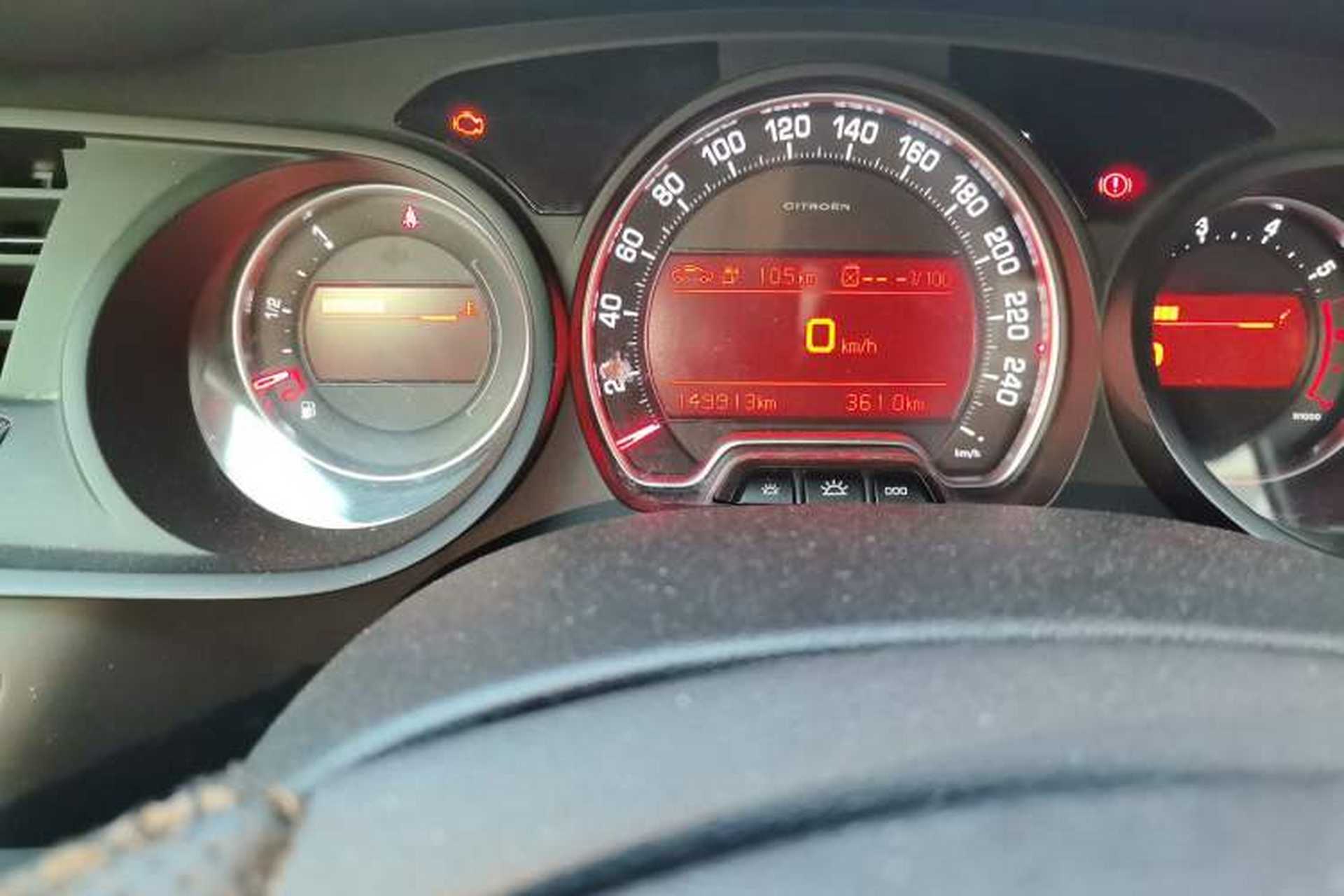 Used Citroen C5 2013 2.0L Automatic Luxury Model Odometer Close Up
