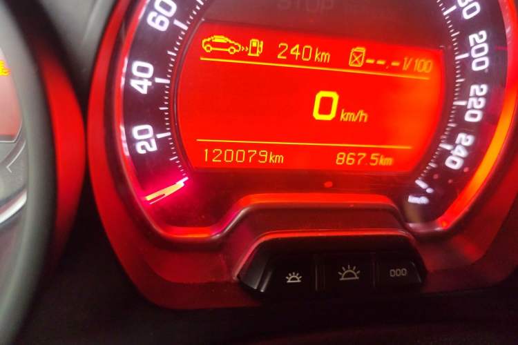 Used Citroen C5 2013 2.3L Automatic Zunyu Model Odometer Close Up