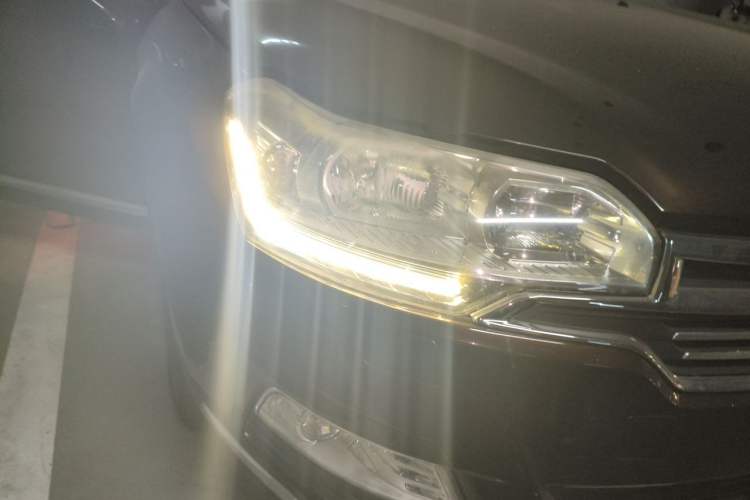 Used Citroen C5 2013 2.0L Automatic Luxury Model Right Front Headlight