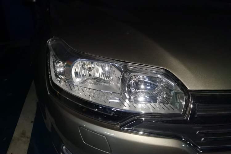 Used Citroen C5 2013 2.3L Automatic Zunyu Model Right Front Headlight