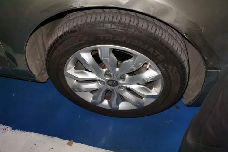 Used Citroen C5 2013 2.3L Automatic Zunyu Model Right Front Wheel Hub