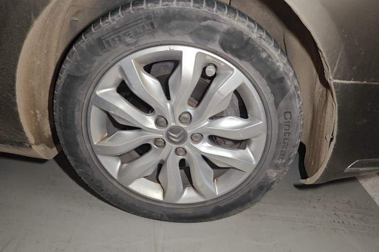 Used Citroen C5 2013 2.3L Automatic Enjoyment Model Right Front Wheel Hub