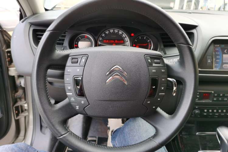 Used Citroen C5 2013 2.0L Automatic Luxury Model Steering Wheel
