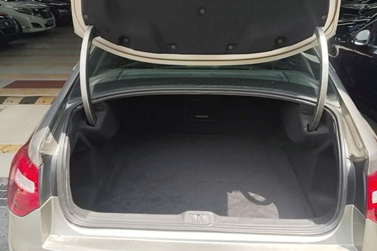 Used Citroen C5 2013 2.0L Automatic Luxury Model Trunk