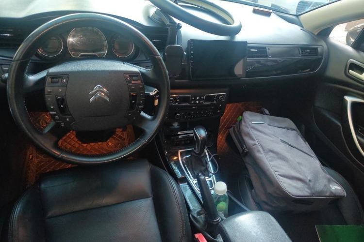 Used Citroen C5 2013 2.0L Automatic Luxury Model Center Console