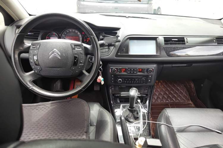 Used Citroen C5 2013 2.0L Automatic Luxury Model Center Console