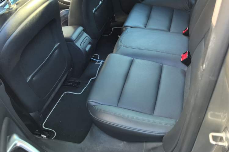 Used Citroen C5 2013 2.3L Automatic Zunyu Model Left Rear Seat