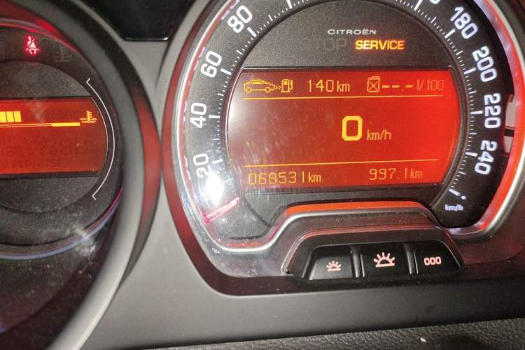 Used Citroen C5 2013 2.0L Automatic Luxury Model Odometer Close Up