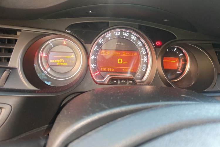 Used Citroen C5 2013 2.0L Automatic Luxury Model Odometer Close Up