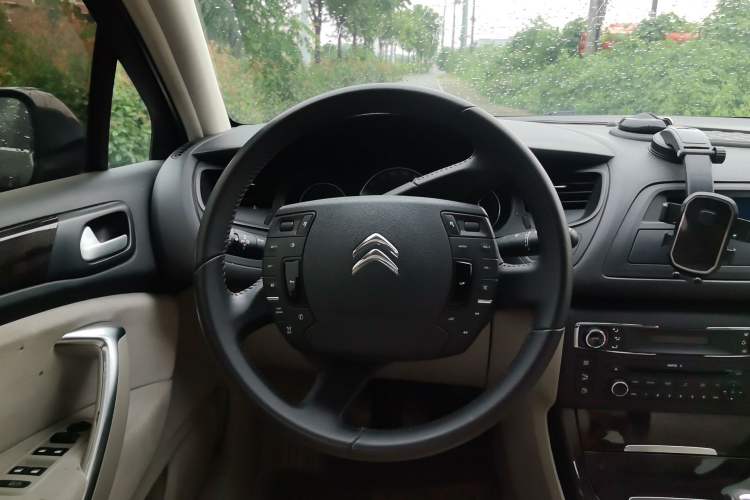 Used Citroen C5 2013 2.0L Manual Comfort Version Steering Wheel