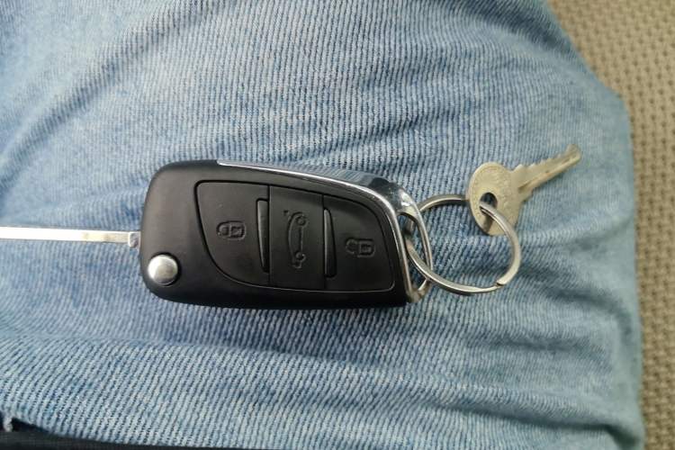 Used Citroen C5 2013 2.0L Manual Comfort Version Vehicle Key