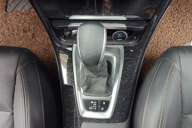 Used Citroen C5 2013 2.0L Automatic Luxury Model Gear Lever