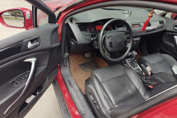 Used Citroen C5 2013 2.0L Automatic Luxury Model Interior 3