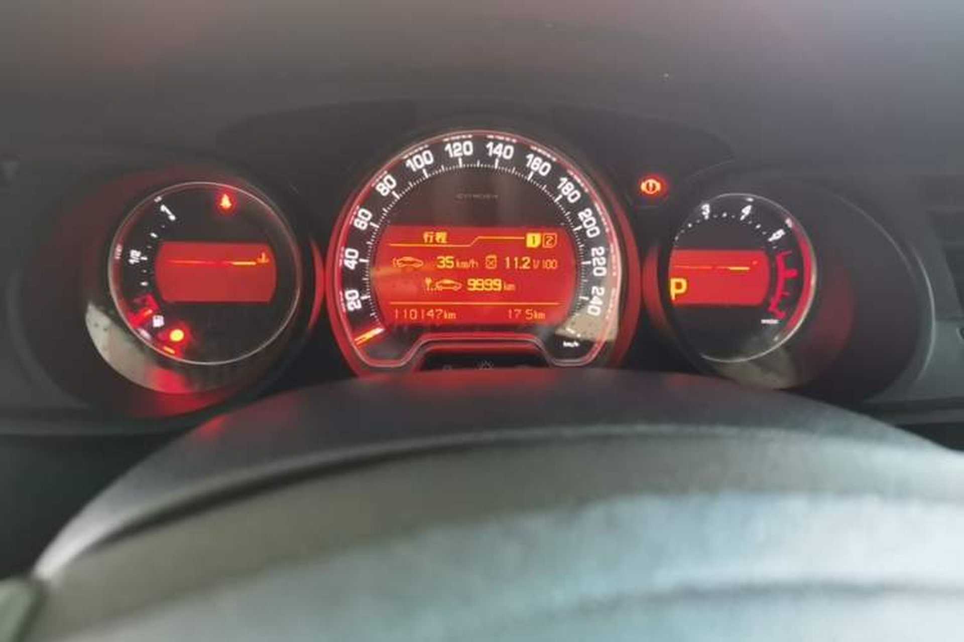 Used Citroen C5 2013 2.0L Automatic Luxury Model Odometer Close Up