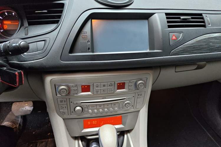 Used Citroen C5 2013 2.0L Automatic Luxury Model Audio And AC Panel