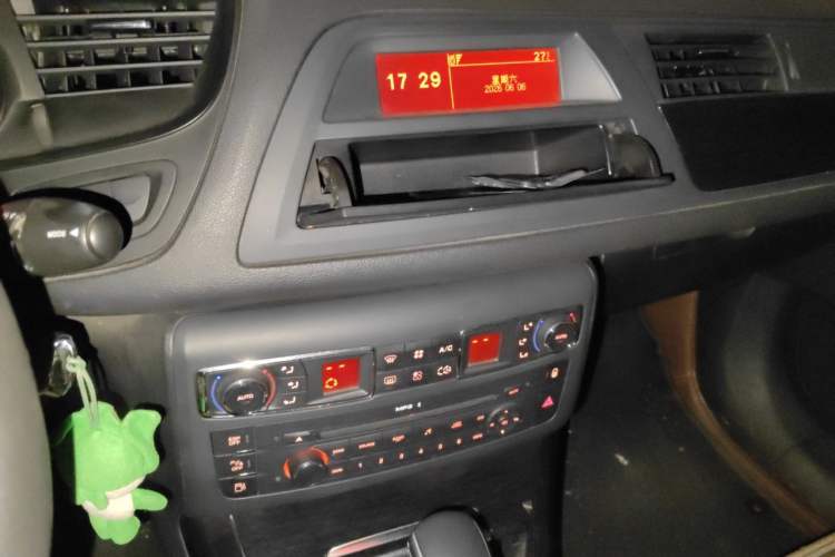 Used Citroen C5 2013 2.3L Automatic Zunyu Model Audio And AC Panel