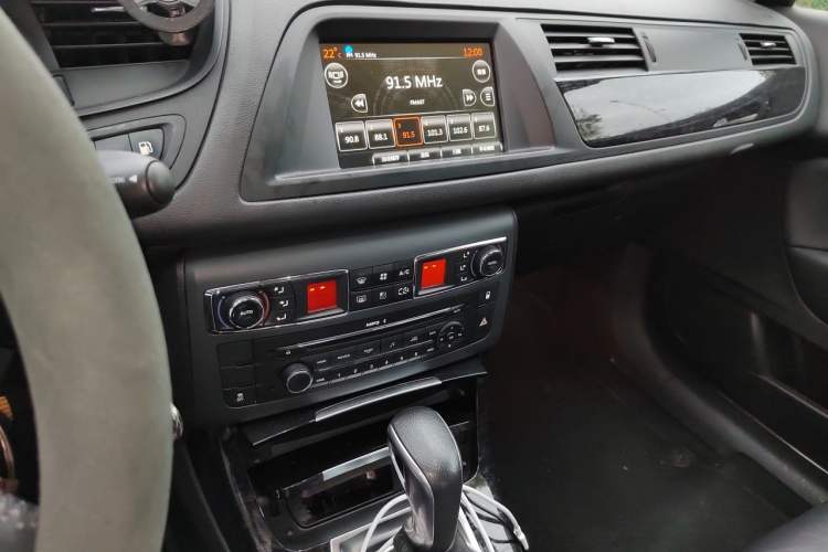 Used Citroen C5 2013 2.0L Automatic Luxury Model Audio And AC Panel