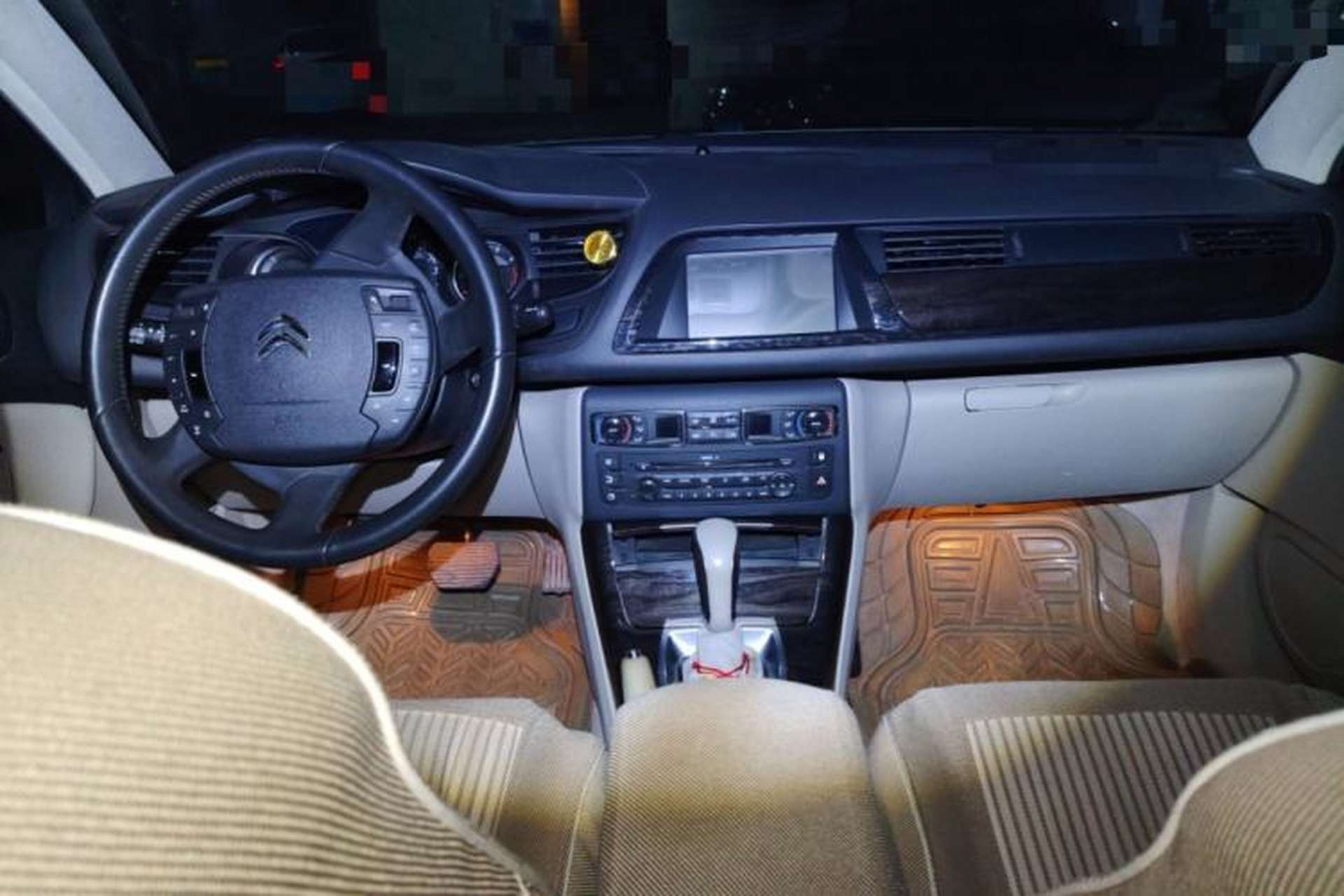 Used Citroen C5 2013 2.0L Automatic Luxury Model Center Console