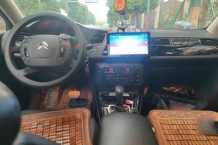 Used Citroen C5 2013 2.0L Automatic Luxury Model Center Console