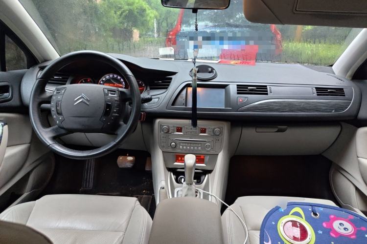 Used Citroen C5 2013 2.0L Automatic Luxury Model Center Console