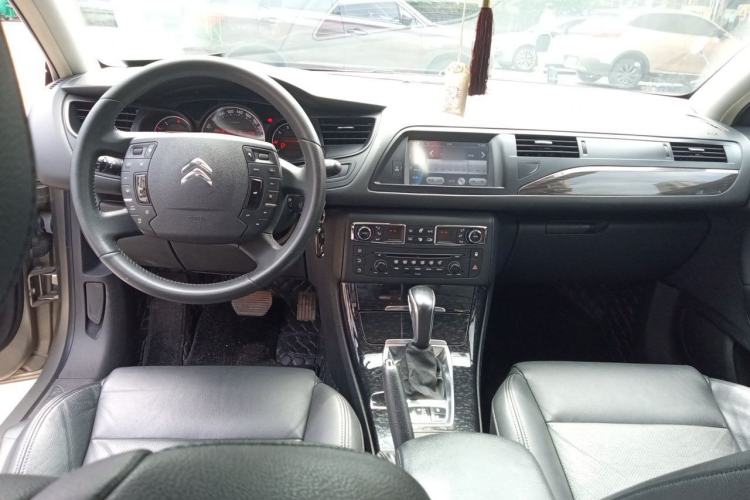 Used Citroen C5 2013 2.0L Automatic Enjoyment Model Center Console