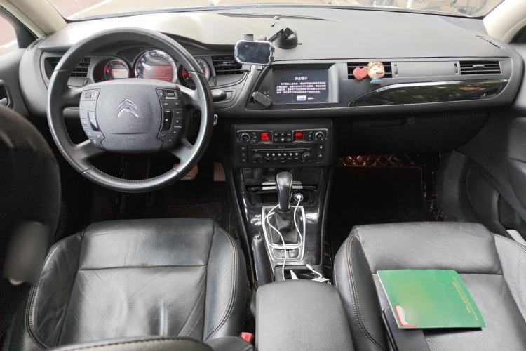 Used Citroen C5 2013 2.0L Automatic Luxury Model Center Console