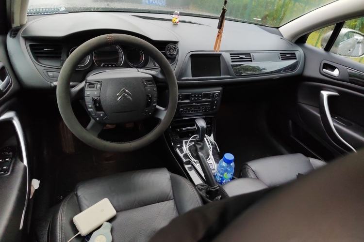 Used Citroen C5 2013 2.0L Automatic Luxury Model Center Console