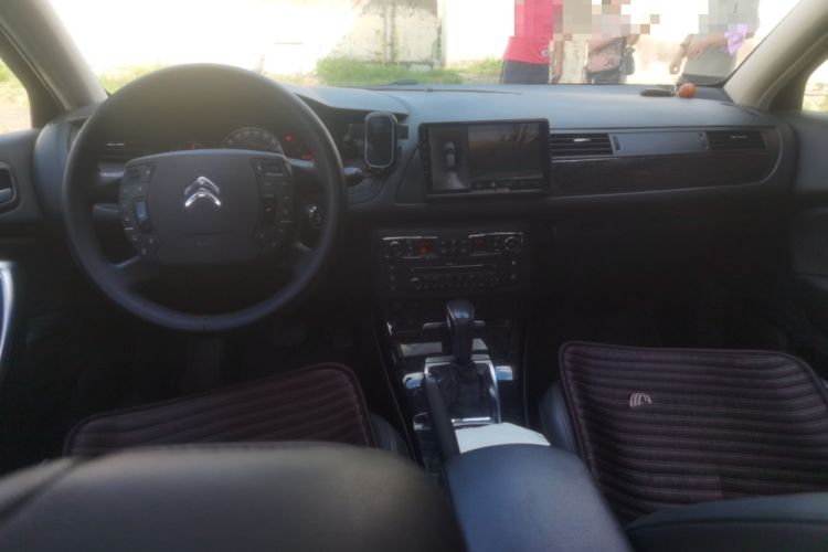 Used Citroen C5 2013 2.0L Automatic Enjoyment Model Center Console