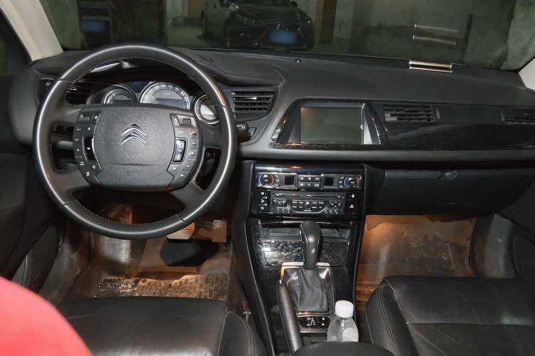 Used Citroen C5 2013 2.3L Automatic Prestige Edition Center Console