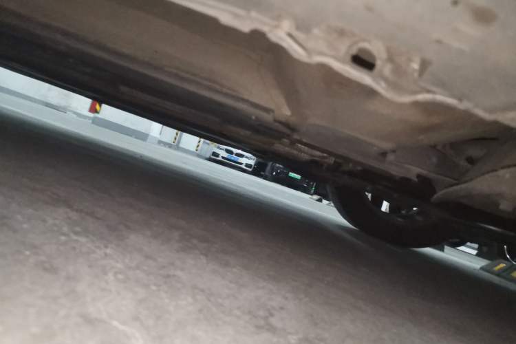 Used Citroen C5 2013 2.3L Automatic Zunyu Model Chassis Front Right