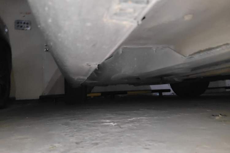 Used Citroen C5 2013 2.3L Automatic Zunyu Model Chassis Front Right