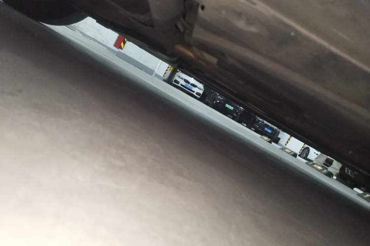 Used Citroen C5 2013 2.3L Automatic Zunyu Model Chassis Rear Right