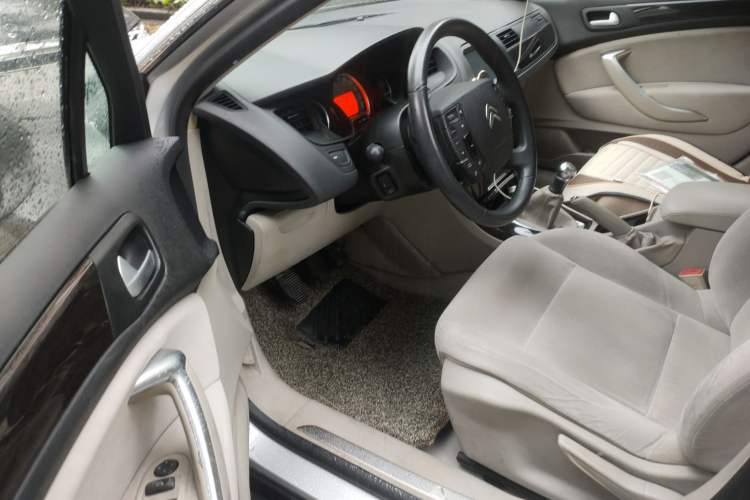 Used Citroen C5 2013 2.0L Manual Comfort Version Driver Seat