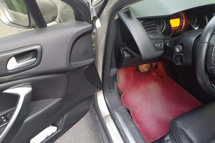Used Citroen C5 2013 2.3L Automatic Zunyu Model Driver Seat
