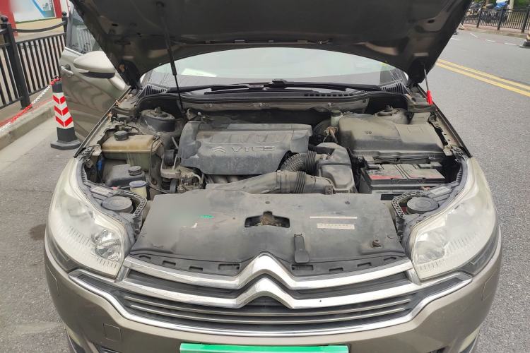 Used Citroen C5 2013 2.3L Automatic Zunyu Model Engine Bay