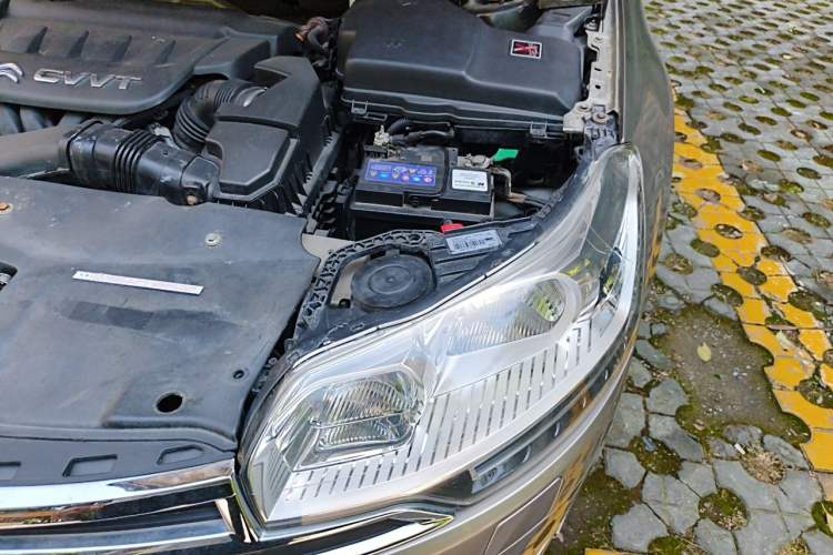 Used Citroen C5 2013 2.0L Automatic Enjoyment Model Engine Bay Left