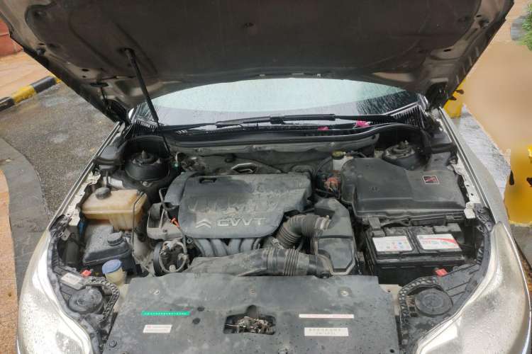 Used Citroen C5 2013 2.0L Manual Comfort Version Engine Bay