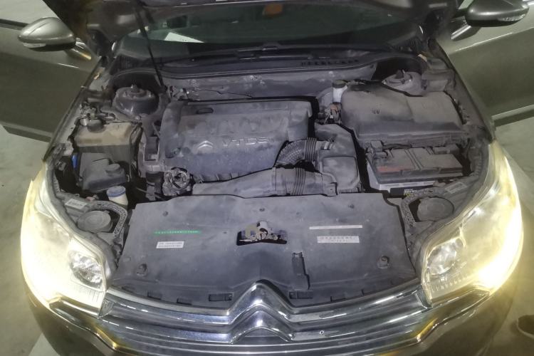 Used Citroen C5 2013 2.3L Automatic Zunyu Model Engine Bay