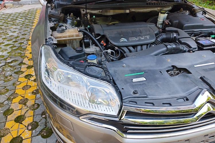 Used Citroen C5 2013 2.0L Automatic Enjoyment Model Engine Bay Right