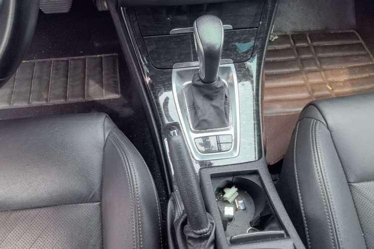 Used Citroen C5 2013 2.3L Automatic Zunyu Model Gear Lever
