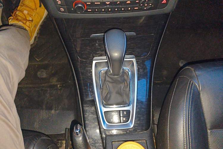 Used Citroen C5 2013 2.3L Automatic Zunyu Model Gear Lever