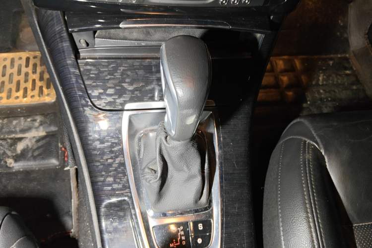 Used Citroen C5 2013 2.3L Automatic Prestige Edition Gear Lever