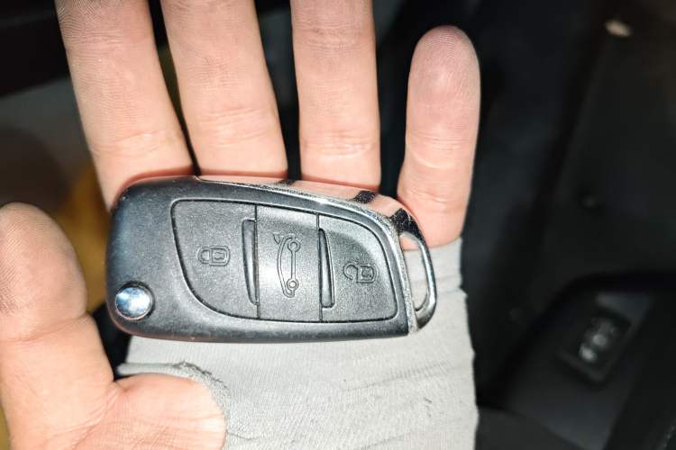 Used Citroen C5 2013 2.3L Automatic Zunyu Model Interior 1