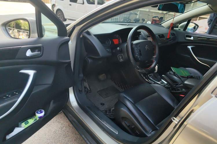 Used Citroen C5 2013 2.0L Automatic Luxury Model Interior 3