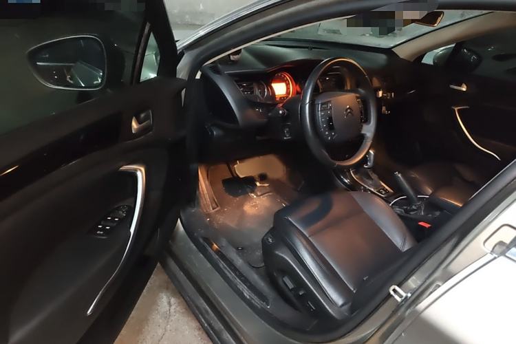 Used Citroen C5 2013 2.3L Automatic Zunyu Model Interior 3