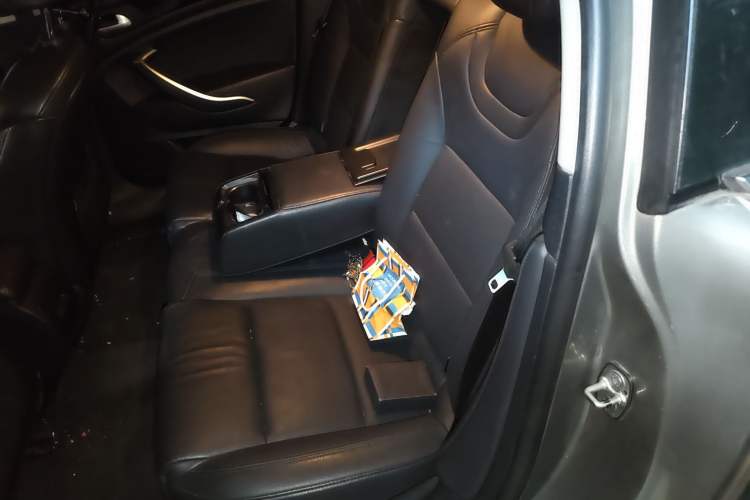Used Citroen C5 2013 2.3L Automatic Zunyu Model Interior 4