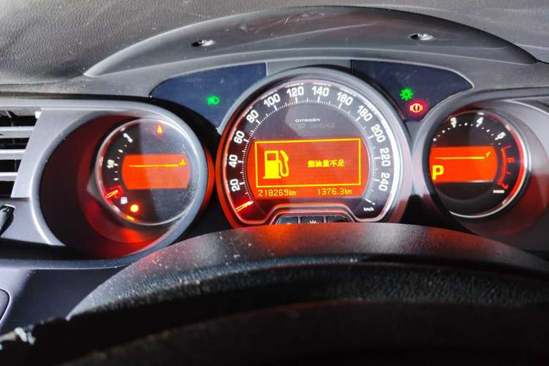 Used Citroen C5 2013 2.0L Automatic Luxury Model Odometer Close Up