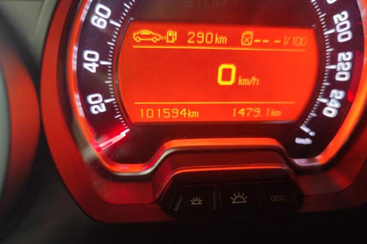 Used Citroen C5 2013 2.0L Automatic Luxury Model Odometer Close Up